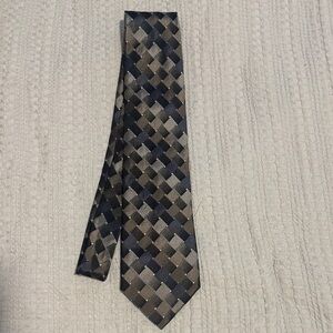 🆕Geoffrey Beene Black and Tan Checkered Tie. Brand NWT!!💥